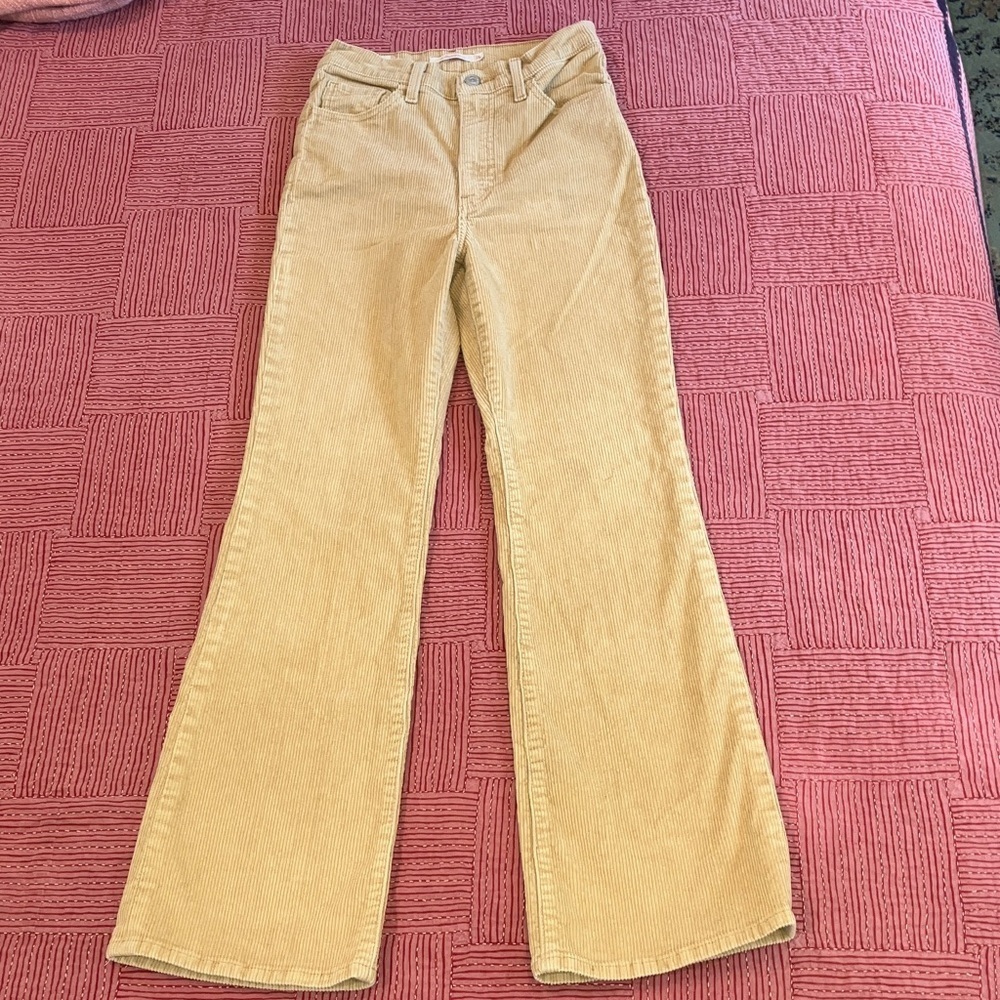 Levi's women’s Beige Corduroy Pants W26L30 rise 11”
